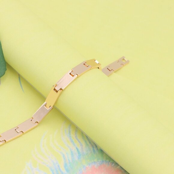 "Bold Rectangular Link Rose Gold Bracelet in Polished Finish, XPBL1143 - Picture 4 of 12